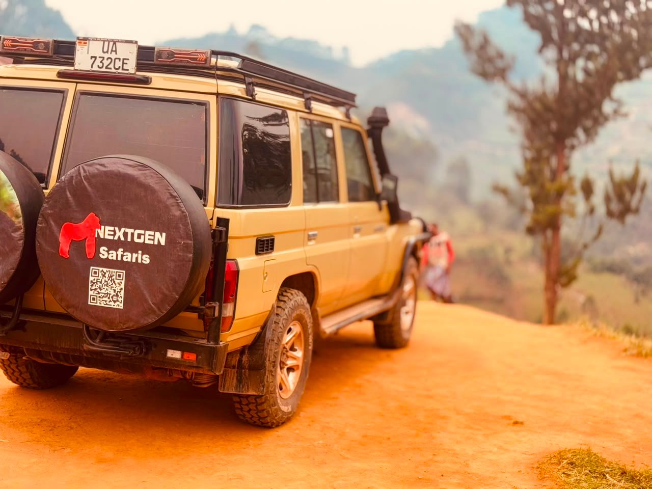 Uganda Wildlife Safari private 4x4 safari vehicle